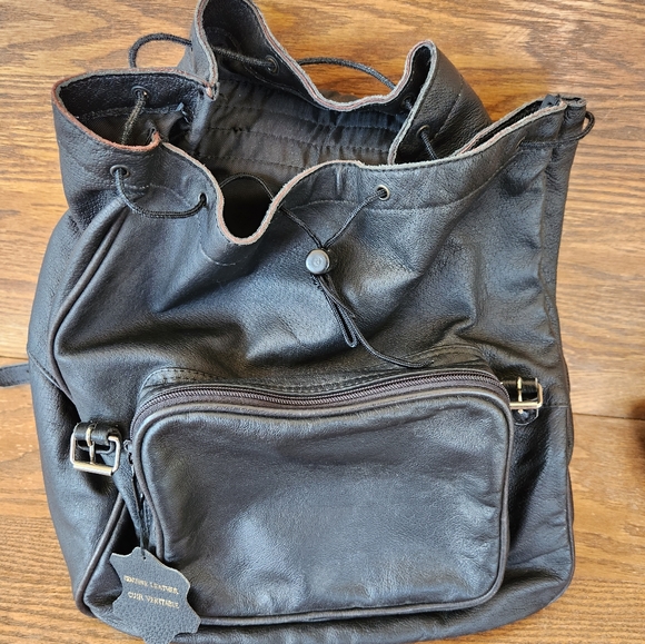 Vintage Leather Backpack - Picture 3 of 6
